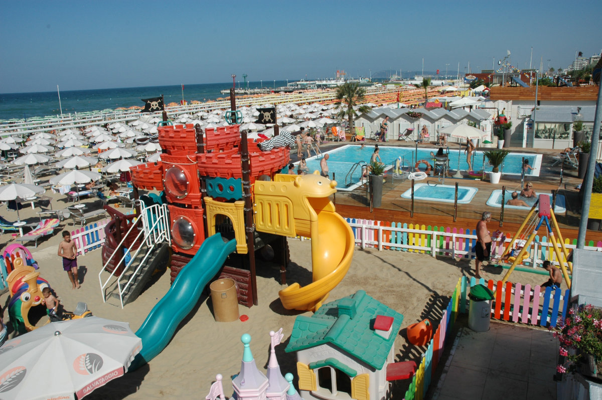 Hotel 4 stelle all inclusive sul mare a Riccione