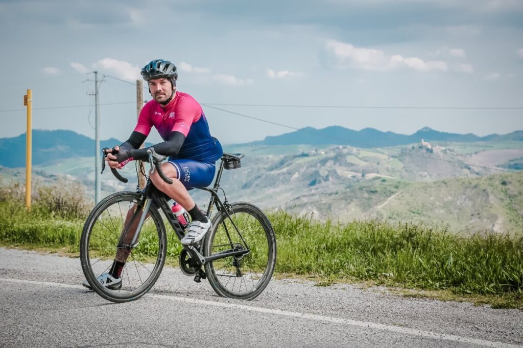 Come vestirsi per andare in bicicletta: guida completa per estate, inverno e mezza stagione