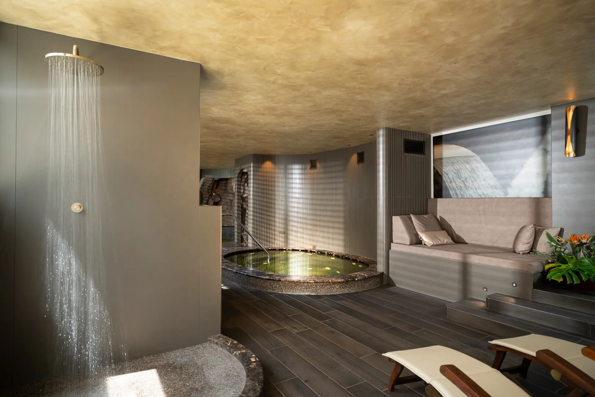 Vasca dell'Aqua Wellness Area dell'Hotel Dory